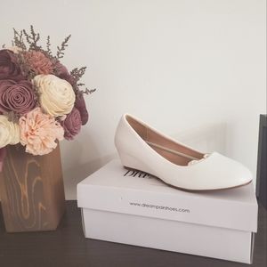 NWT! Dream Pairs Women's Debbie White Pu Mid Wedge Heel Pump Shoes 👠